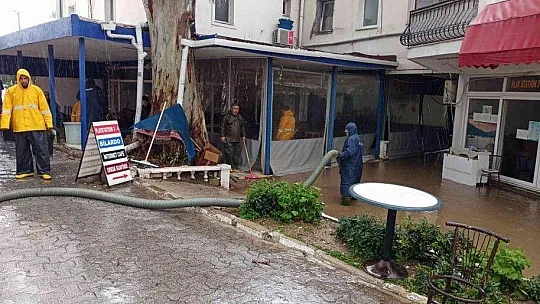 Bodrum'da kırmızı alarm: Ekipler teyakkuza geçti, 'dışarı çıkmayın' uyarısı yapıldı