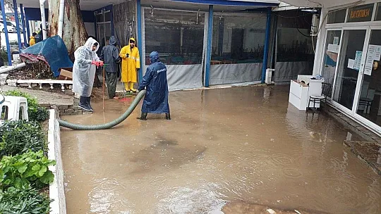 Bodrum'da kırmızı alarm: Ekipler teyakkuza geçti, 'dışarı çıkmayın' uyarısı yapıldı