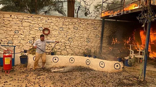 Bodrum'da korkulan oldu, alevler evlere sıçradı