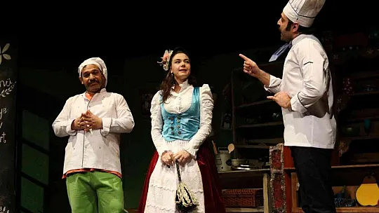 Bodrum'da öğrencilere tiyatro etkinliği sürüyor