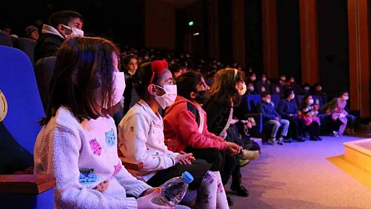 Bodrum'da öğrencilere tiyatro etkinliği sürüyor