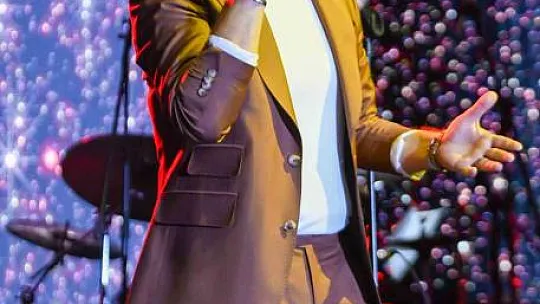 konserde Özcan Deniz izdihamı