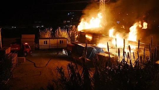 Bodrum'da pelet fabrikası alev alev yandı