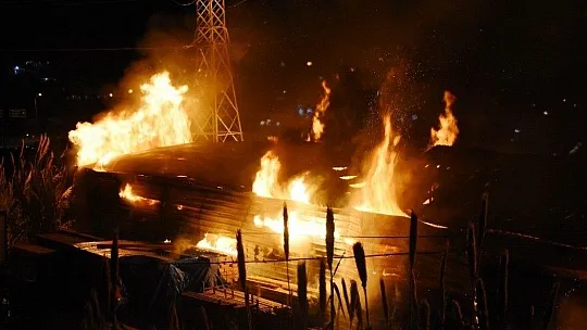 Bodrum'da pelet fabrikası alev alev yandı