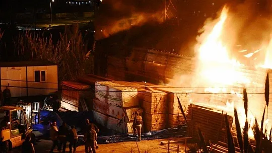 Bodrum'da pelet fabrikası alev alev yandı