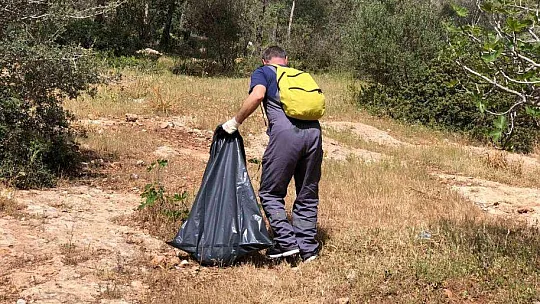 Bodrum'da sahil ve yol kenarları atıktan temizlendi