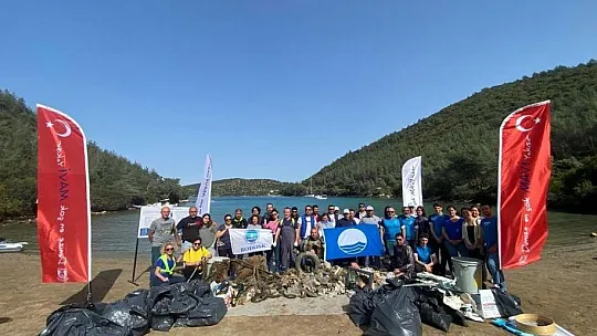 Bodrum'da sahil ve yol kenarları atıktan temizlendi