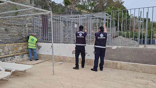 Bodrum'da sahili parmaklıklarla kapattılar