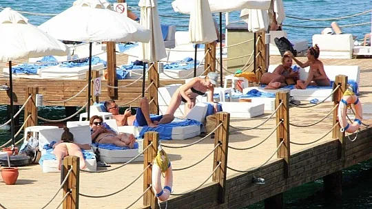 Bodrum'da sahiller doldu taştı