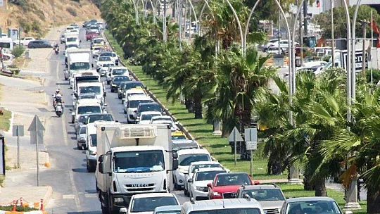 Bodrum'da sahiller doldu, trafik durma noktasına geldi