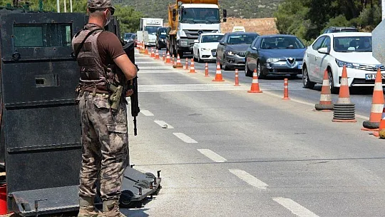 Bodrum'da sahiller doldu, trafik durma noktasına geldi