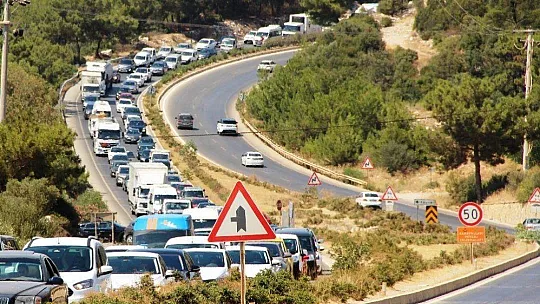 Bodrum'da sahiller doldu, trafik durma noktasına geldi