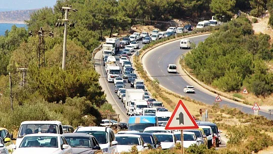 Bodrum'da sahiller doldu, trafik durma noktasına geldi