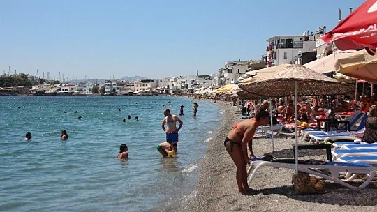 Bodrum'da sahiller doldu, trafik durma noktasına geldi