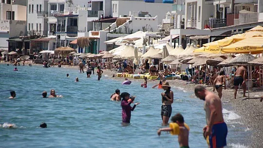 Bodrum'da sahiller doldu, trafik durma noktasına geldi