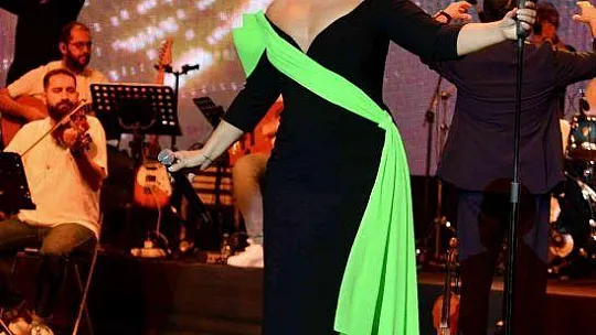 BODRUM'DA SİBEL CAN İZDİHAMI