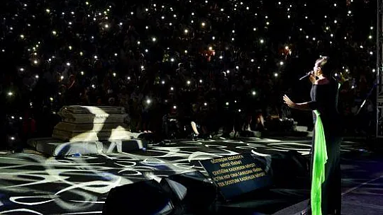 BODRUM'DA SİBEL CAN İZDİHAMI