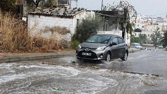 Bodrum'da sokaklar göle döndü
