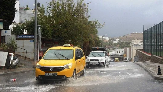 Bodrum'da sokaklar göle döndü