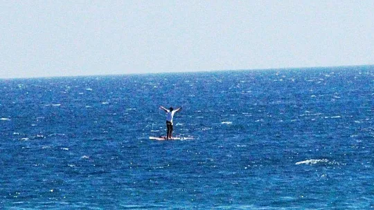 Bodrum'da sörfçünün zor anları