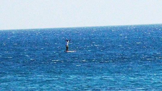 Bodrum'da sörfçünün zor anları