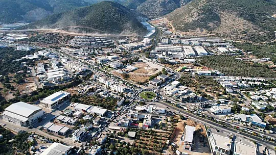 Trafik Durdu, Tüm Yollar Kitlendi