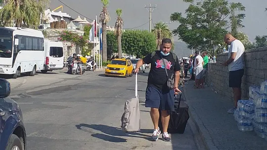 Bodrum'da yangınlar büyüyor, bazı ev ve oteller tahliye ediliyor