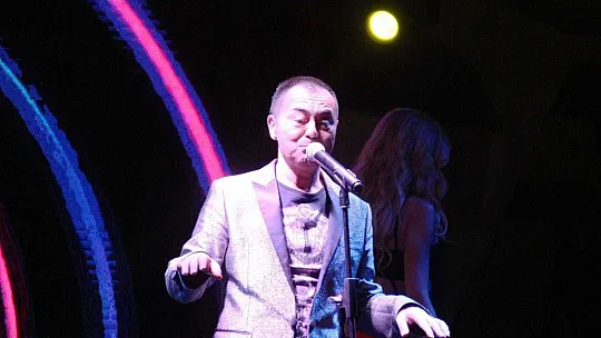 Bodrum'da yazın son konserini Serdar Ortaç verdi