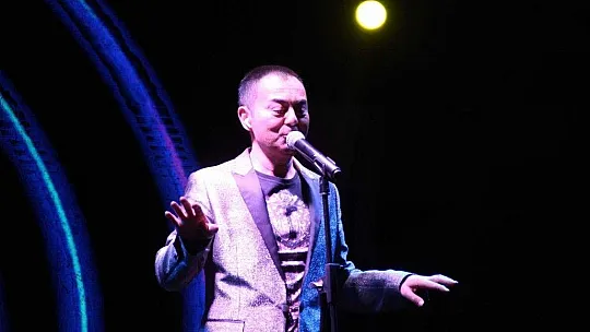 Bodrum'da yazın son konserini Serdar Ortaç verdi