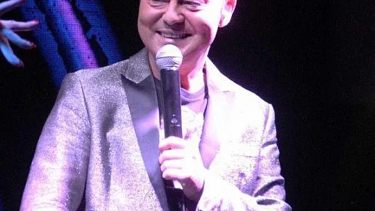 Bodrum'da yazın son konserini Serdar Ortaç verdi