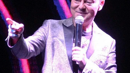 Bodrum'da yazın son konserini Serdar Ortaç verdi