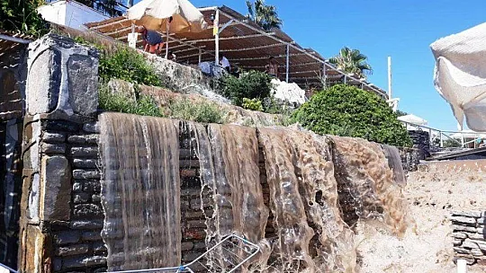 Bodrum'da yollar dereye duvarlar şelaleye döndü