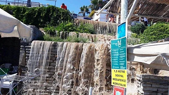 Bodrum'da yollar dereye duvarlar şelaleye döndü