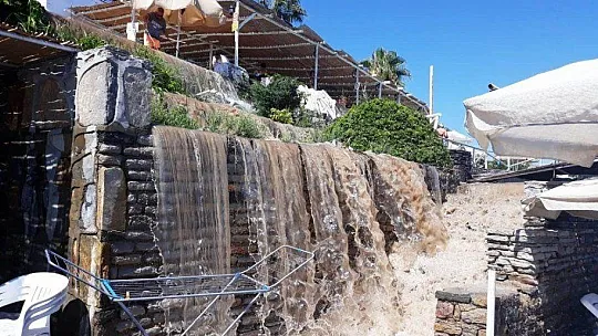 Bodrum'da yollar dereye duvarlar şelaleye döndü
