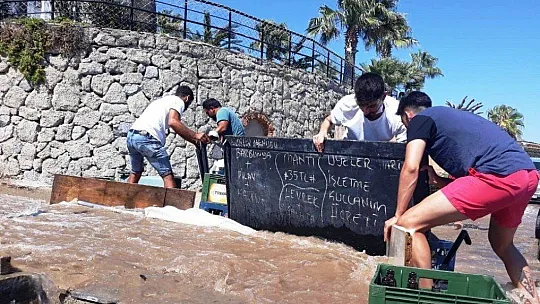 Bodrum'da yollar dereye duvarlar şelaleye döndü