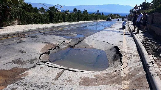 Bodrum'da yollar dereye duvarlar şelaleye döndü