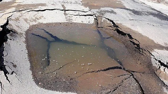 Bodrum'da yollar dereye duvarlar şelaleye döndü