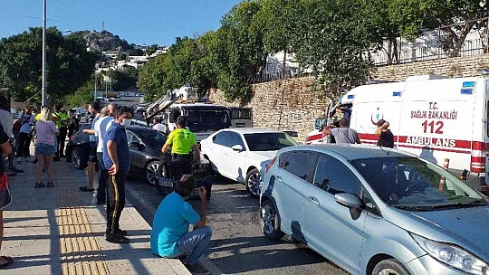 Bodrum'da zincirlemeli trafik kazası 3 yaralandı