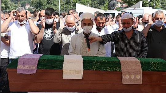 Bodrum'daki  kazada hayatını kaybeden arkadaşlar toprağa verildi