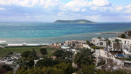 Bodrum'daki fırtına balıkçı teknelerini batırdı, dalgaların boyu 2 metreyi aştı