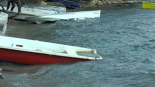 Bodrum'daki fırtına balıkçı teknelerini batırdı, dalgaların boyu 2 metreyi aştı