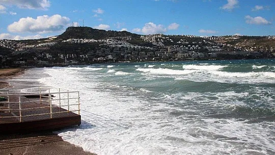 Bodrum'daki fırtına balıkçı teknelerini batırdı, dalgaların boyu 2 metreyi aştı