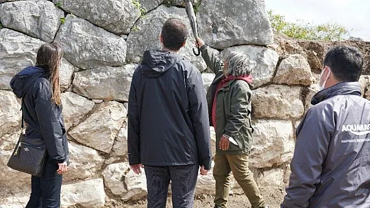 Bodrum'daki sur duvarları profesörleri şaşırttı