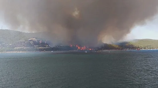 Bodrum'daki yangın otellere yaklaştı, müşteriler tahliye ediliyor