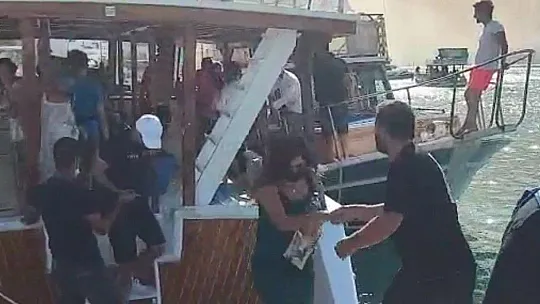 Bodrum'daki yangın otellere yaklaştı, müşteriler tahliye ediliyor