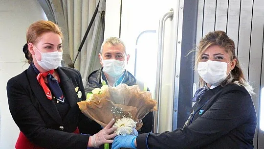 Bodrum havalimanına yılın ilk turist kafilesi geldi