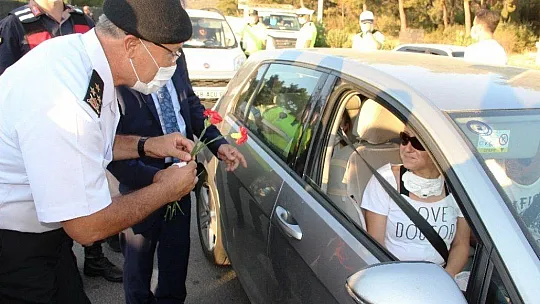 Bodrum rekora koşuyor: 12 saatte 40 bin, 4 günde 151 bin araç giriş yaptı