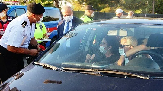 Bodrum rekora koşuyor: 12 saatte 40 bin, 4 günde 151 bin araç giriş yaptı