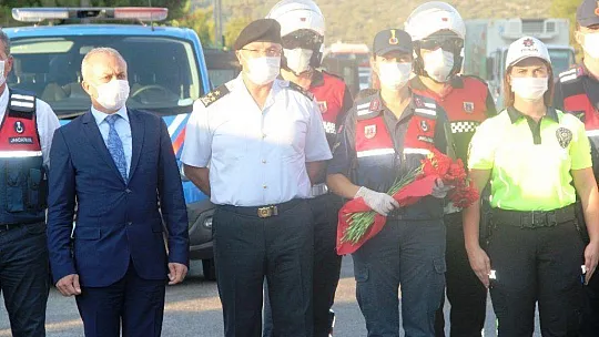 Bodrum rekora koşuyor: 12 saatte 40 bin, 4 günde 151 bin araç giriş yaptı