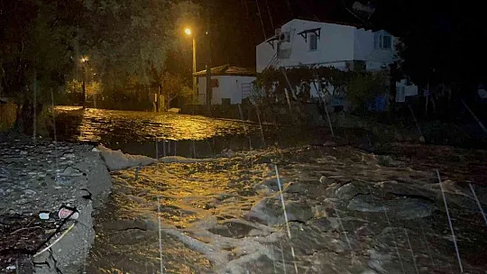 Bodrum sağanak yağışa teslim oldu